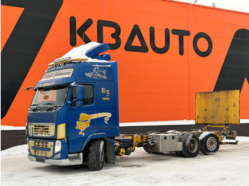 Kamion sa golom šasijom i zatvorenom kabinom VOLVO FH 520