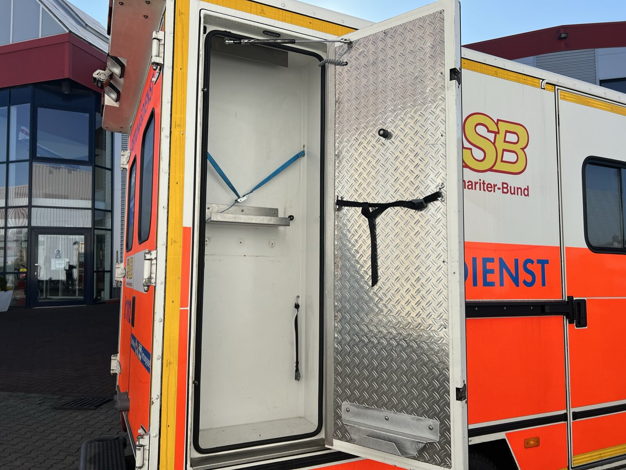 Mercedes-Benz Sprinter 516 CDI 4x2 Sprinter 516 CDI 4x2, Rettungswagen, Retarder - Vozilo hitne pomoći: slika 5