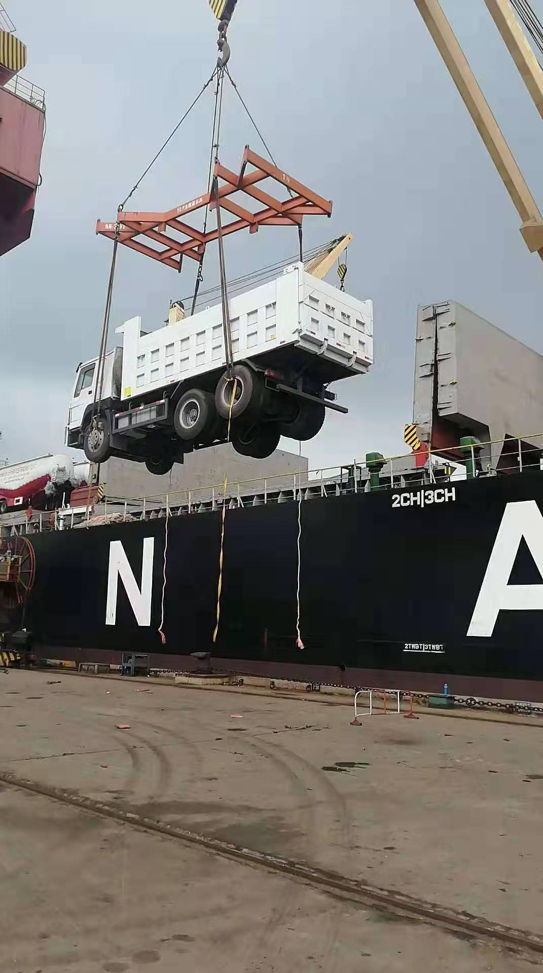 Shandong Guhong Auto Industrial CO., LTD - Kamioni - Godina: 2020, 6x4, menjač: ručni, klima uređaj undefined: slika 4