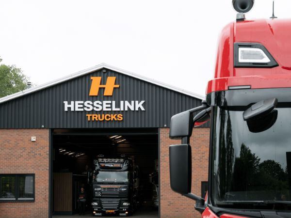 Hesselink Trucks B.V. - Tegljači IVECO - Holandija undefined: slika 1