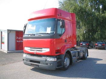 Tegljač RENAULT: slika 1
