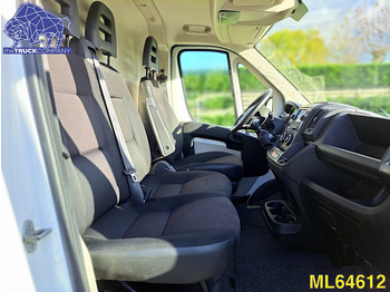 Interior photo 1: Furgon Peugeot Boxer 2.0 Euro 6