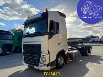 Kamion sa golom šasijom i zatvorenom kabinom VOLVO FH 460