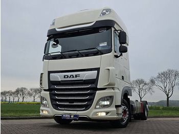 Kamion sa golom šasijom i zatvorenom kabinom DAF XF 480