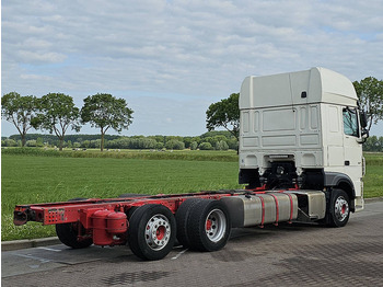 Kamion sa golom šasijom i zatvorenom kabinom DAF XF 480 SSC 6X2 FAR INTARDER: slika 3 Kamion sa golom šasijom i zatvorenom kabinom DAF XF 480 SSC 6X2 FAR INTARDER: slika 3