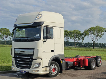 Kamion sa golom šasijom i zatvorenom kabinom DAF XF 480 SSC 6X2 FAR INTARDER: slika 2 Kamion sa golom šasijom i zatvorenom kabinom DAF XF 480 SSC 6X2 FAR INTARDER: slika 2