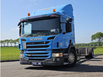 Kamion sa golom šasijom i zatvorenom kabinom SCANIA P 250