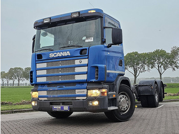 Kamion sa golom šasijom i zatvorenom kabinom SCANIA R124