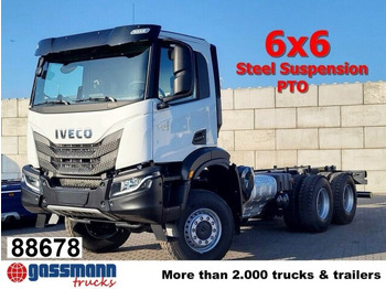 Kamion sa golom šasijom i zatvorenom kabinom IVECO T-WAY