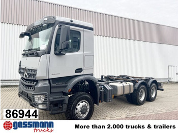 Kamion sa golom šasijom i zatvorenom kabinom MERCEDES-BENZ Arocs