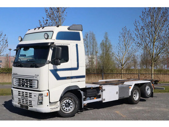 Kamion sa golom šasijom i zatvorenom kabinom VOLVO FH 460