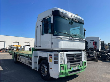 Kamion sa tovarnim sandukom RENAULT Magnum 440