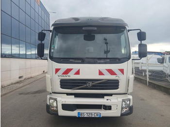 Kamion sa golom šasijom i zatvorenom kabinom Volvo FL 260: slika 2