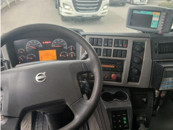 Kamion sa golom šasijom i zatvorenom kabinom Volvo FL 260: slika 4