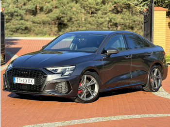 Automobil AUDI
