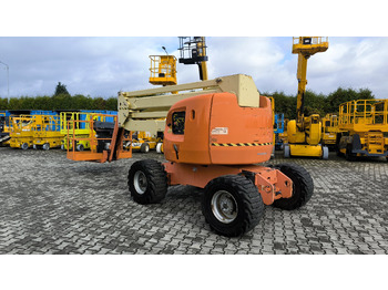 Zglobna platforma JLG