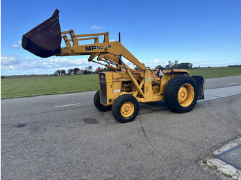 Traktor MASSEY FERGUSON