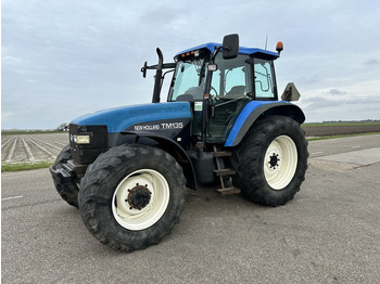 Traktor NEW HOLLAND TM135