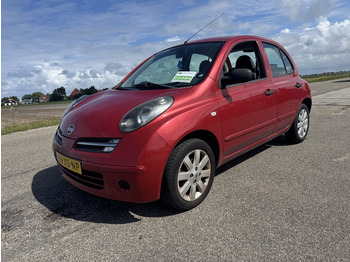 Automobil NISSAN