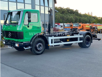 Kamion sa hidrauličnom kukom MERCEDES-BENZ