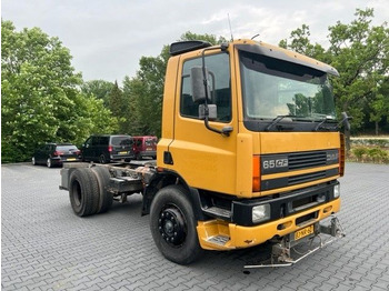 Kamion sa golom šasijom i zatvorenom kabinom DAF CF 65