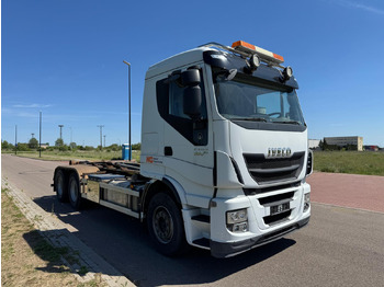Kamion sa hidrauličnom kukom IVECO Stralis 560
