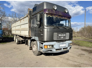 Kamion sa tovarnim sandukom MAN 26.464