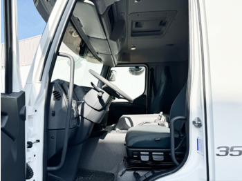 Interior photo 1: Novu Kamion sa golom šasijom i zatvorenom kabinom FE 350 6x2-4 FE 350/380 6x2-4, Lenk-/Liftachse Interior photo 1: Novu Kamion sa golom šasijom i zatvorenom kabinom FE 350 6x2-4 FE 350/380 6x2-4, Lenk-/Liftachse