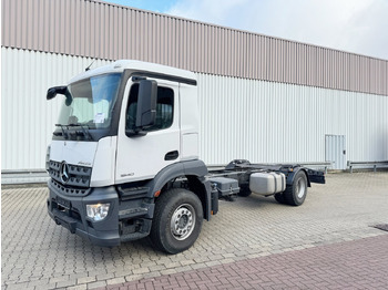Kamion sa golom šasijom i zatvorenom kabinom MERCEDES-BENZ Arocs 1840