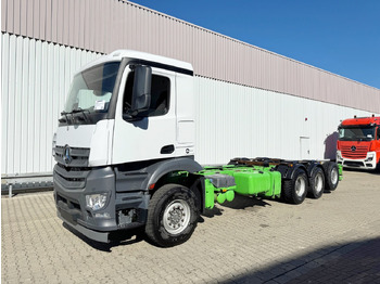 Kamion sa golom šasijom i zatvorenom kabinom MERCEDES-BENZ Arocs