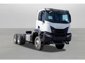 Kamion sa golom šasijom i zatvorenom kabinom IVECO T-WAY