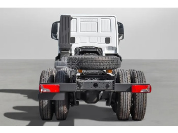 Kamion sa golom šasijom i zatvorenom kabinom Iveco T-WAY AD380T47H 6x4 R24 Tyres Chassis - Barcelona Stock: slika 3 Kamion sa golom šasijom i zatvorenom kabinom Iveco T-WAY AD380T47H 6x4 R24 Tyres Chassis - Barcelona Stock: slika 3