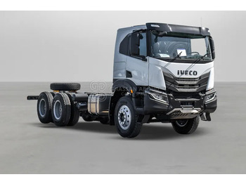 Kamion sa golom šasijom i zatvorenom kabinom IVECO T-WAY