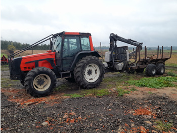 Šumarski traktor VALTRA