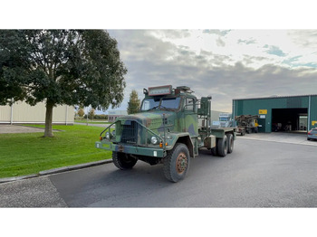 Kamion sa golom šasijom i zatvorenom kabinom SCANIA 82
