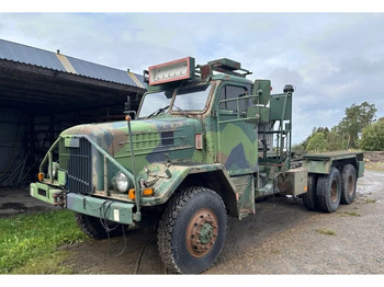 Kamion sa golom šasijom i zatvorenom kabinom SCANIA 82
