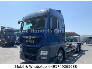 Kamion sa golom šasijom i zatvorenom kabinom MAN TGX 26.440