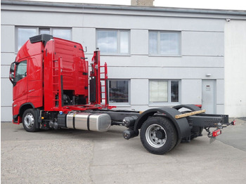 Kamion sa golom šasijom i zatvorenom kabinom Volvo FH 13 XL 460 TC Neue fur Kassbohrer,Rolfo, Rimo: slika 5