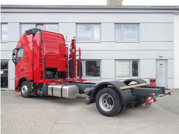 Kamion sa golom šasijom i zatvorenom kabinom Volvo FH 13 XL 460 TC Neue fur Kassbohrer,Rolfo, Rimo: slika 4