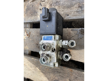 Hidraulika za Teleskopski upravljač Deuzt-Fahr Agrovector 30.7 - rozdzielacz hydrauliczny R933002037 L7454136BIOB070: slika 3 Hidraulika za Teleskopski upravljač Deuzt-Fahr Agrovector 30.7 - rozdzielacz hydrauliczny R933002037 L7454136BIOB070: slika 3