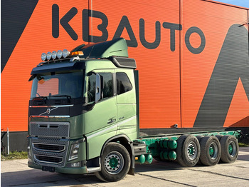 Kamion sa golom šasijom i zatvorenom kabinom VOLVO FH16 750