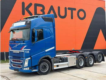 Kamion sa golom šasijom i zatvorenom kabinom VOLVO FH 500