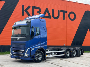 Kamion sa golom šasijom i zatvorenom kabinom VOLVO FH 500