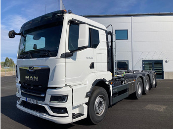 Kamion sa hidrauličnom kukom