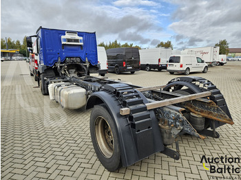 Kamion sa golom šasijom i zatvorenom kabinom Mercedes-Benz Actros 1843: slika 3