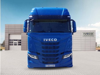 Tegljač IVECO S-WAY