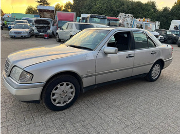Limuzina MERCEDES-BENZ