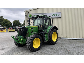 Komunalni traktor JOHN DEERE