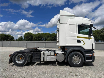 Kamion sa golom šasijom i zatvorenom kabinom SCANIA R
