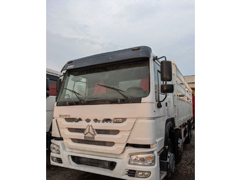 Kamion sa tovarnim sandukom SINOTRUK HOWO